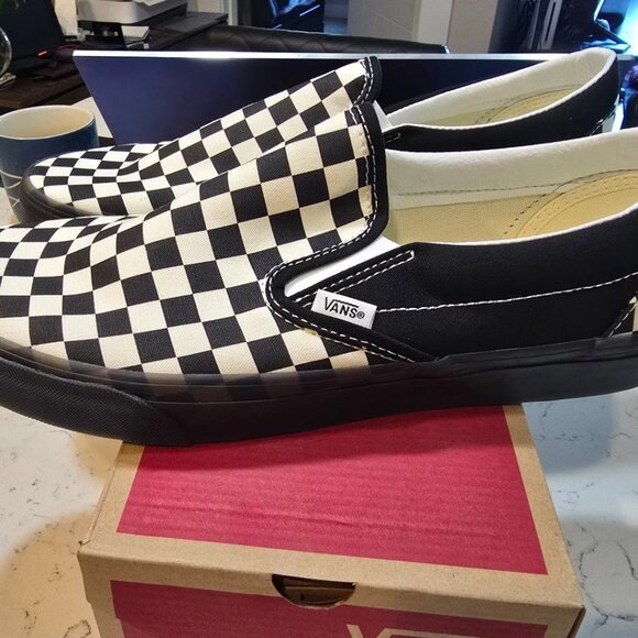 VANS Authentic Black White Checkerboard Classic Slip-On Shoe Mens Size 11 NEW - Picture 1 of 12